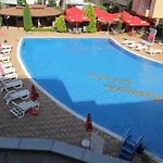 Grand Kamelia アパートホテル サニービーチ