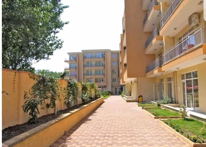 Grand Kamelia アパートホテル サニービーチ